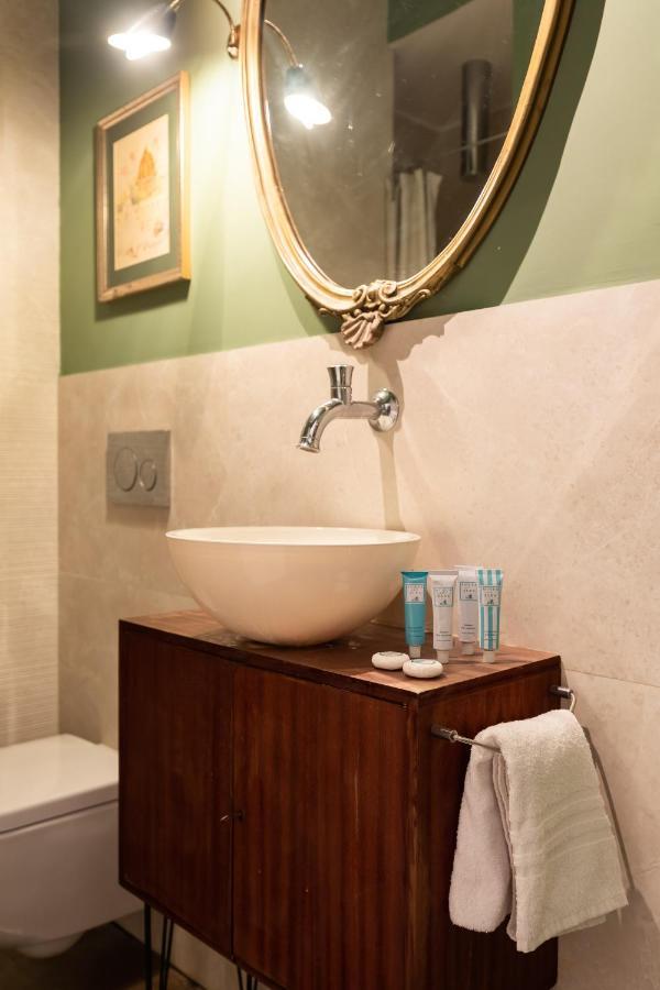 Chic And Style In Historical Via Giulia Rom